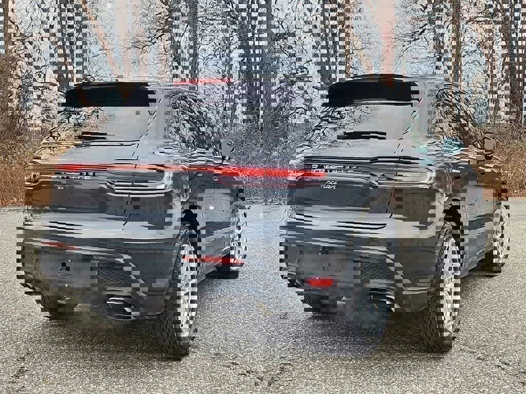 Certified 2025 Porsche Macan image 7