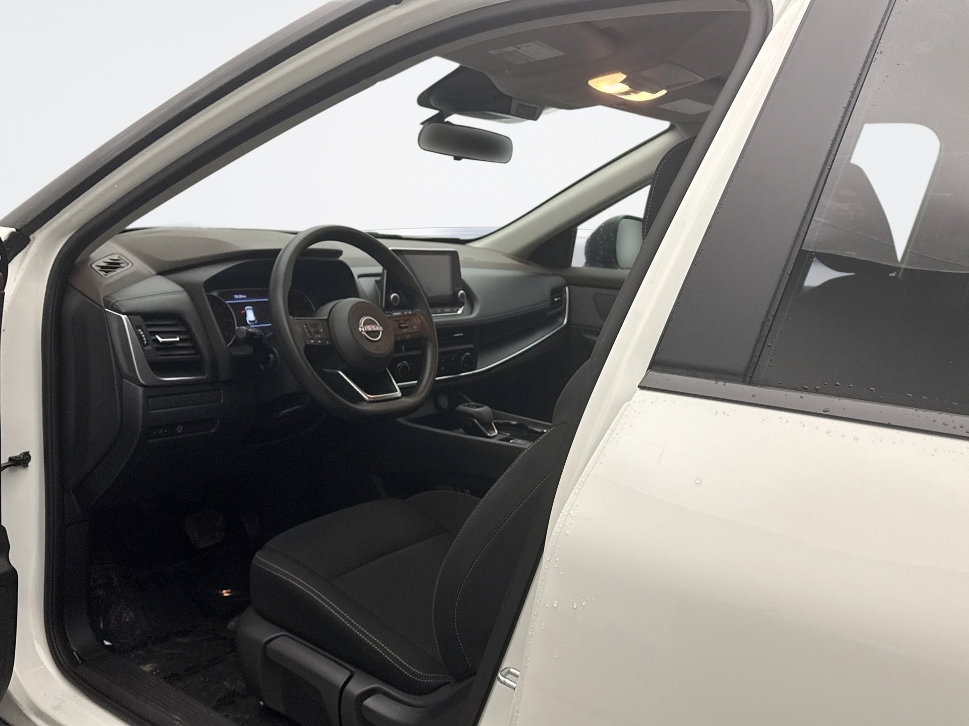 Used 2023 Nissan Rogue S image 10