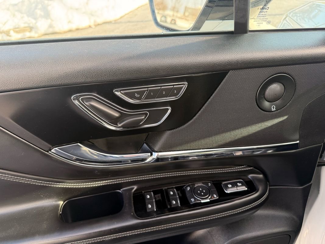 Used 2020 Lincoln Corsair Reserve w/ Equipment Group 201A image 17