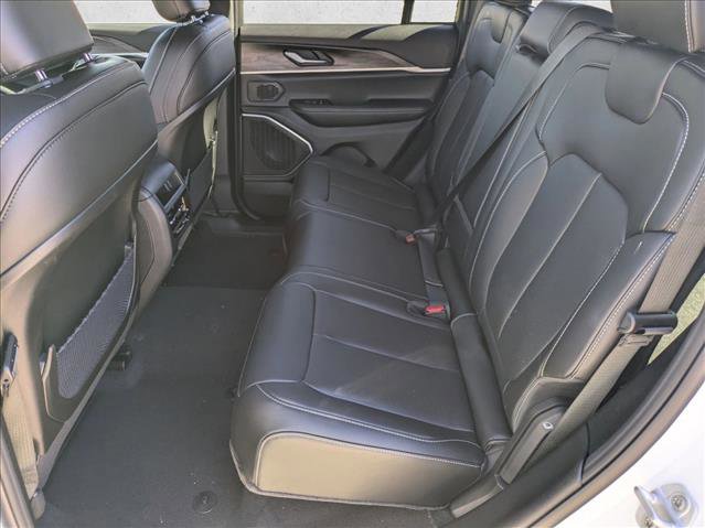 New 2026 Jeep Grand Cherokee Limited w/ Luxury Tech Group II image 17