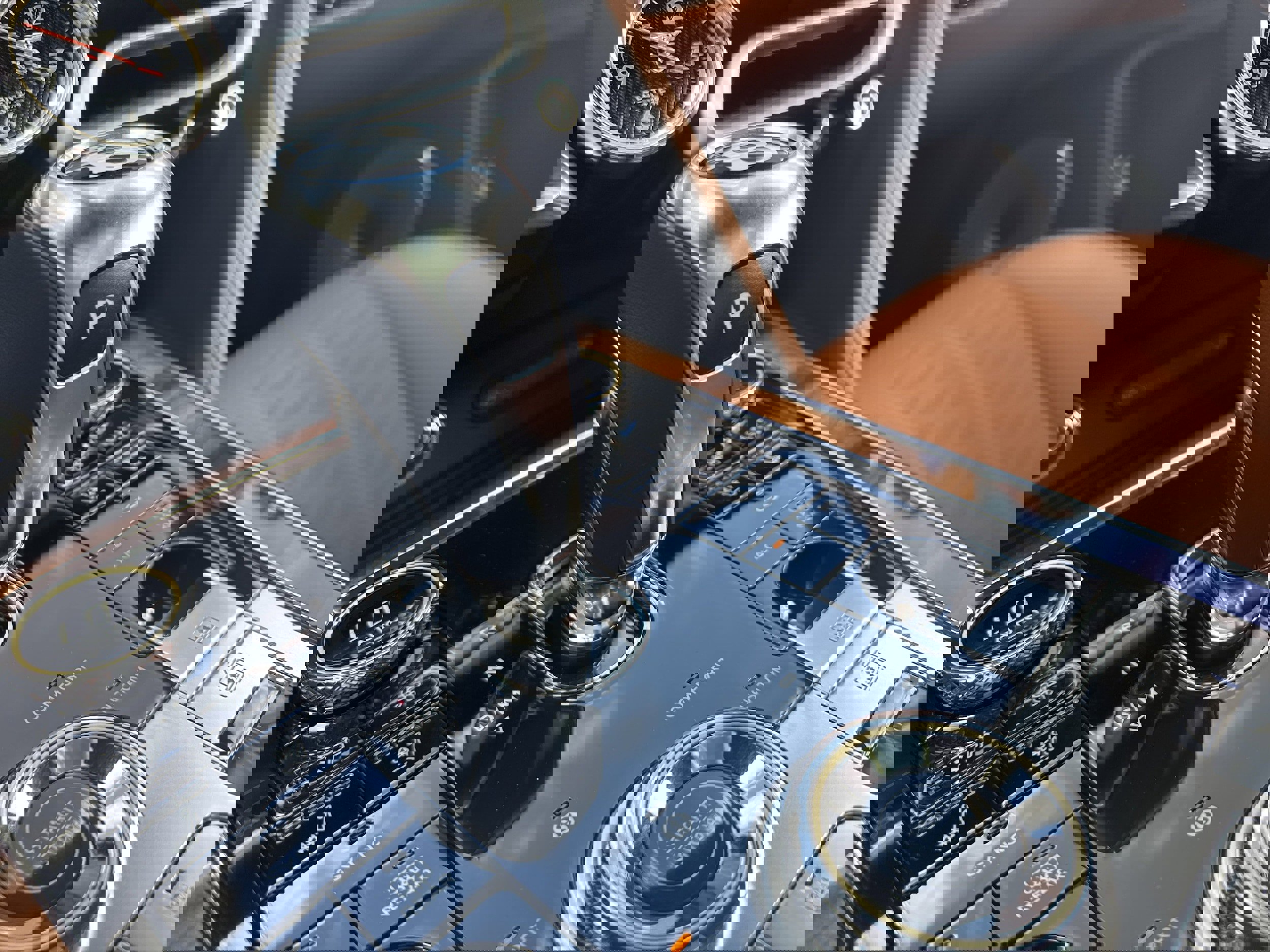 New 2025 Bentley Flying Spur Plug-In Hybrid image 18