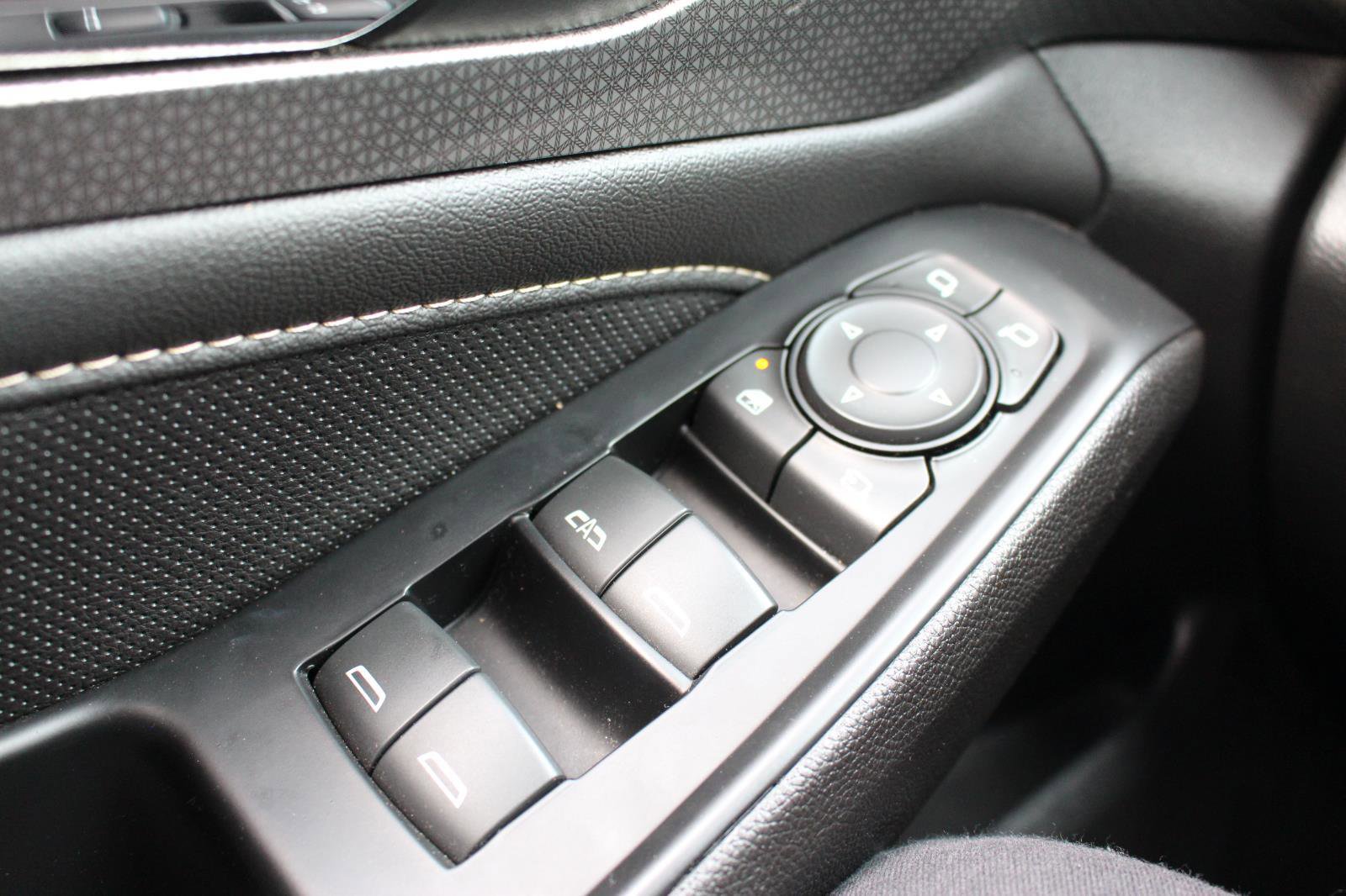 Used 2023 Chevrolet Traverse Premier w/ Redline Edition image 28