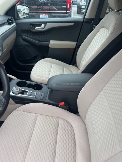 Used 2020 Ford Escape SE image 14
