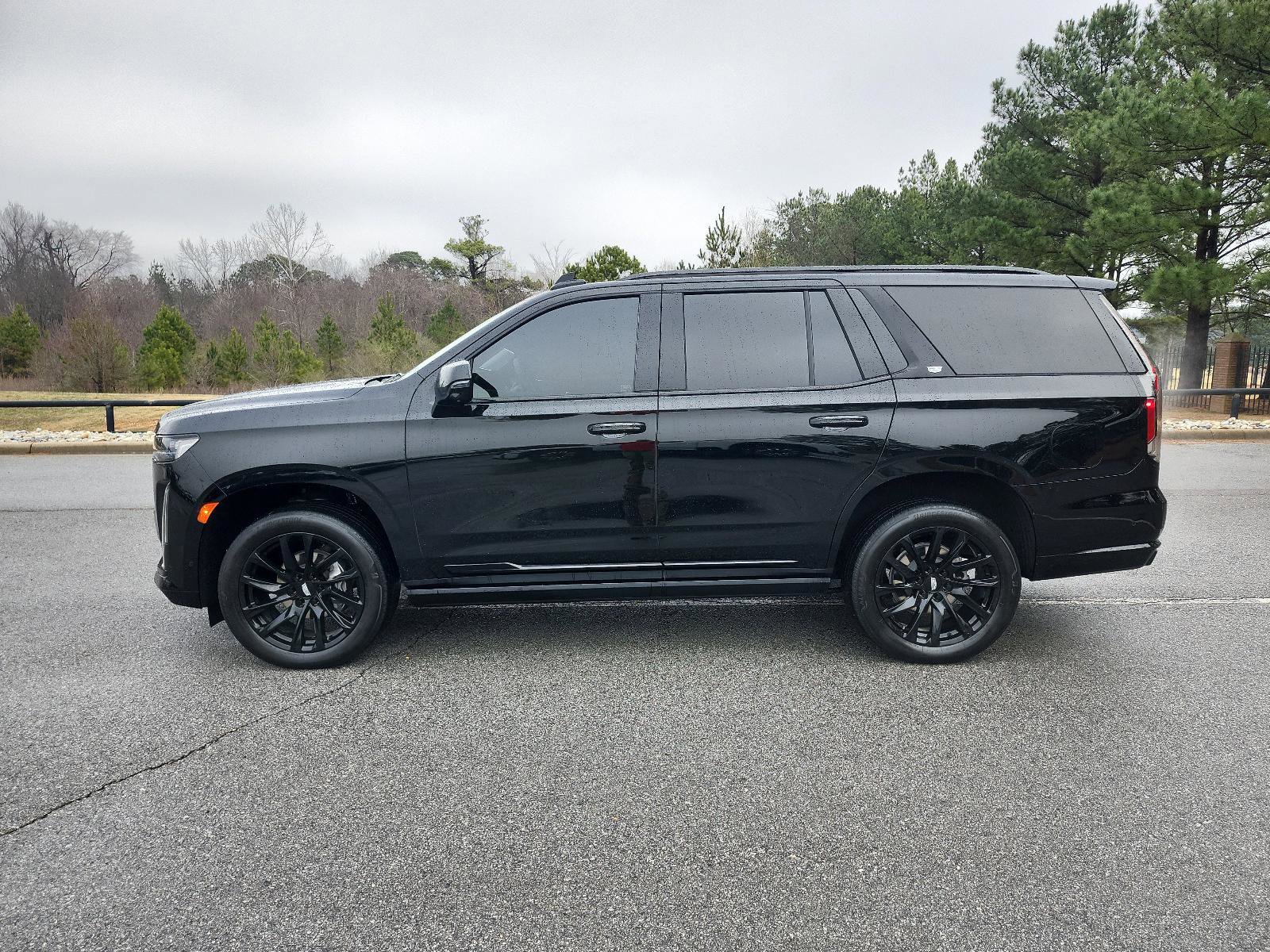 Used 2024 Cadillac Escalade Sport Platinum w/ LPO, ONYX Package image 2