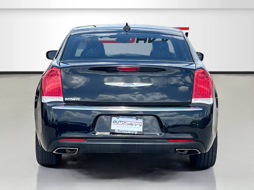 Used 2021 Chrysler 300 Touring L RWD image 6