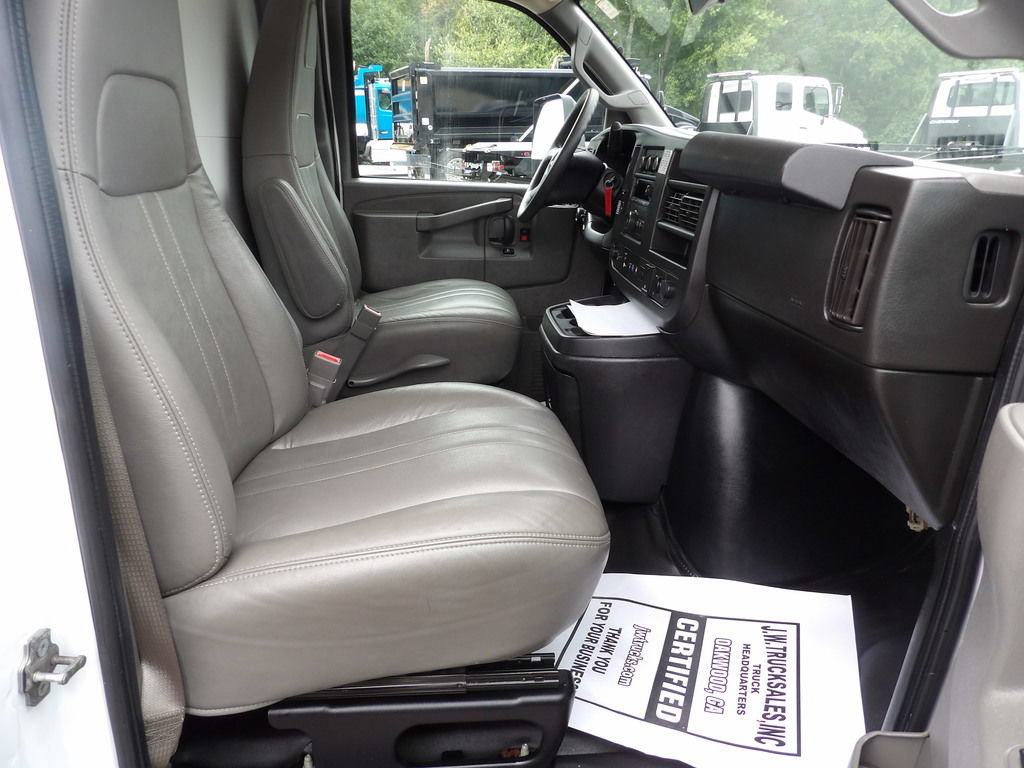 Used 2021 GMC Savana 3500 Extended w/ Power Convenience Package RWD image 27