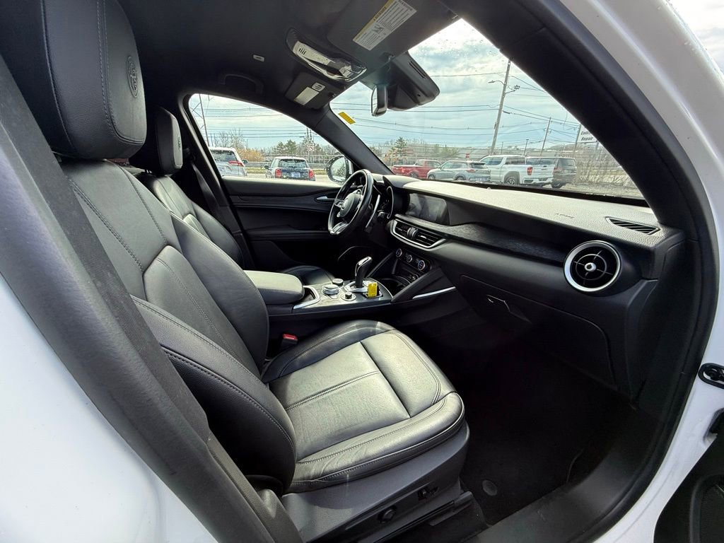 Used 2022 Alfa Romeo Stelvio Sprint image 19