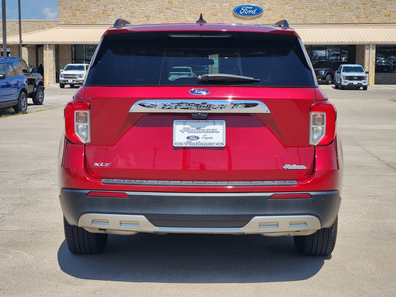 Used 2024 Ford Explorer XLT w/ Equipment Group 202A RWD image 8