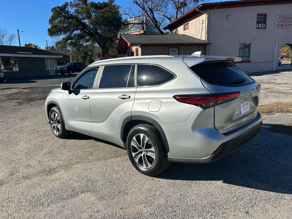 Used 2023 Toyota Highlander XLE image 10