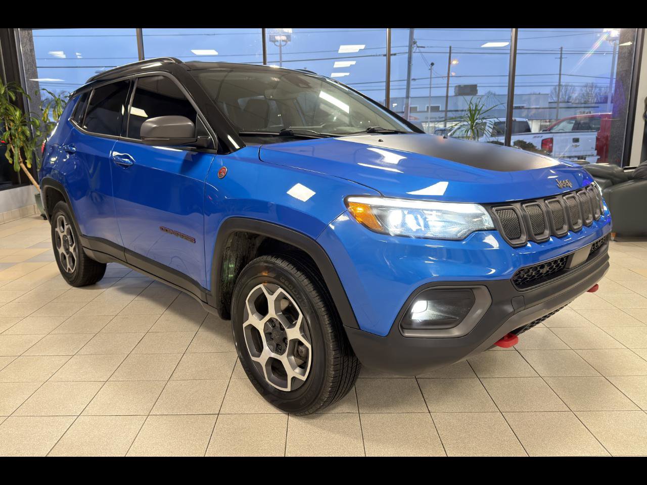 Used 2022 Jeep Compass Trailhawk w/ Trailhawk Elite Group AWD/4WD image 2