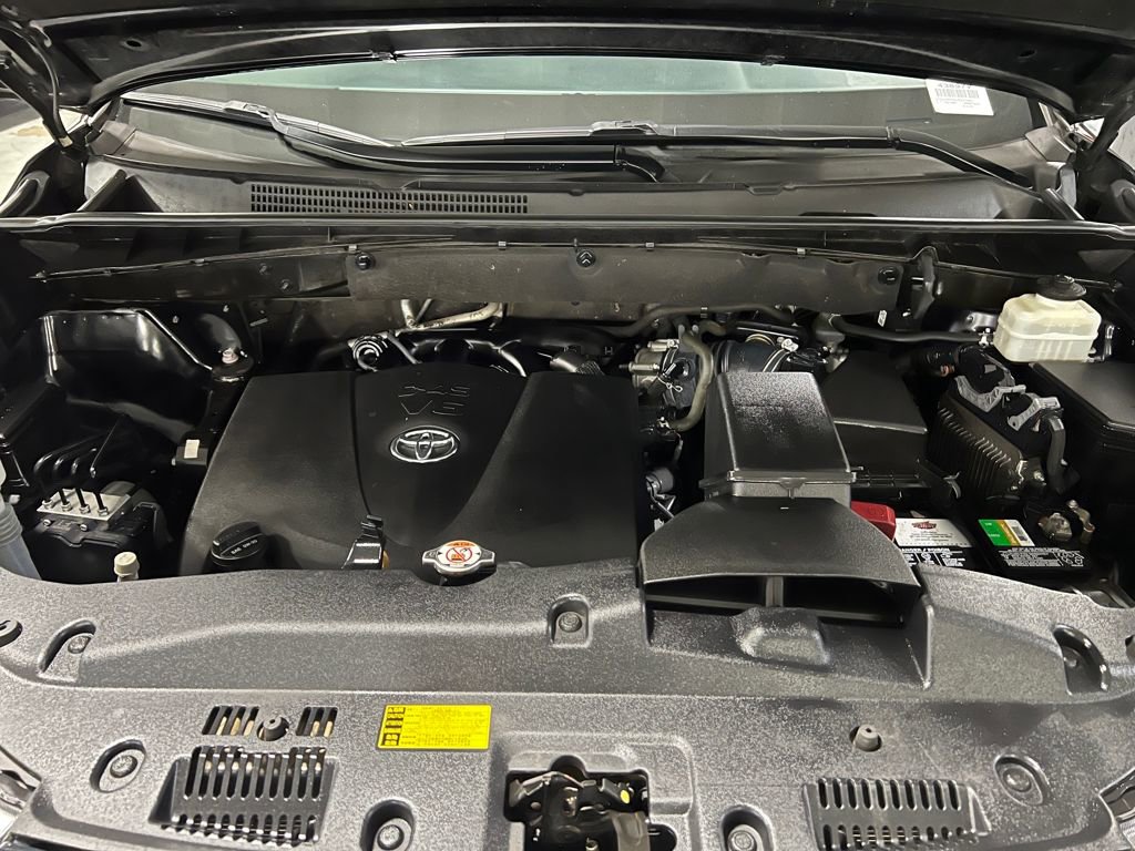 Used 2018 Toyota Highlander SE image 47