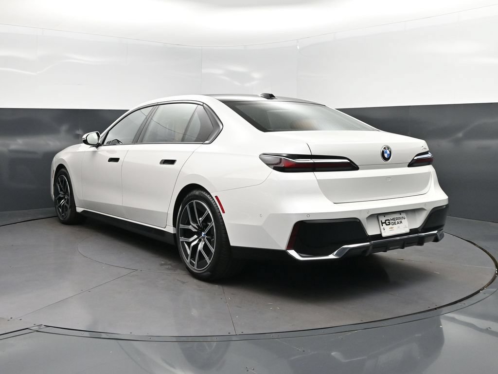 Used 2026 BMW 740i RWD image 5