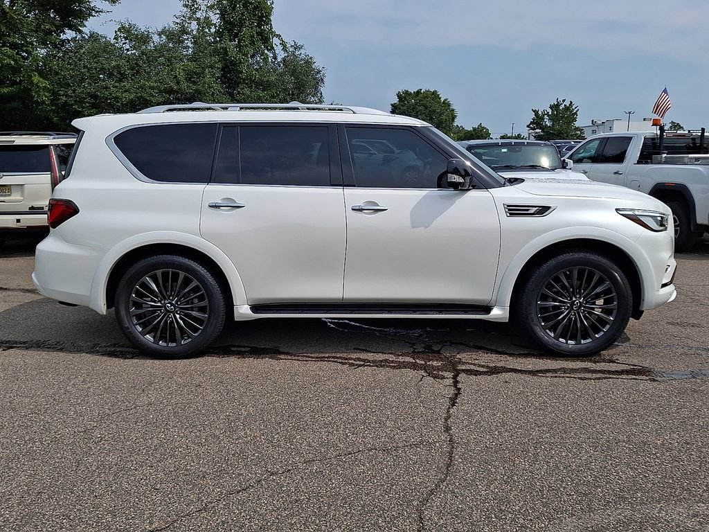 Used 2024 INFINITI QX80 Sensory AWD/4WD image 10
