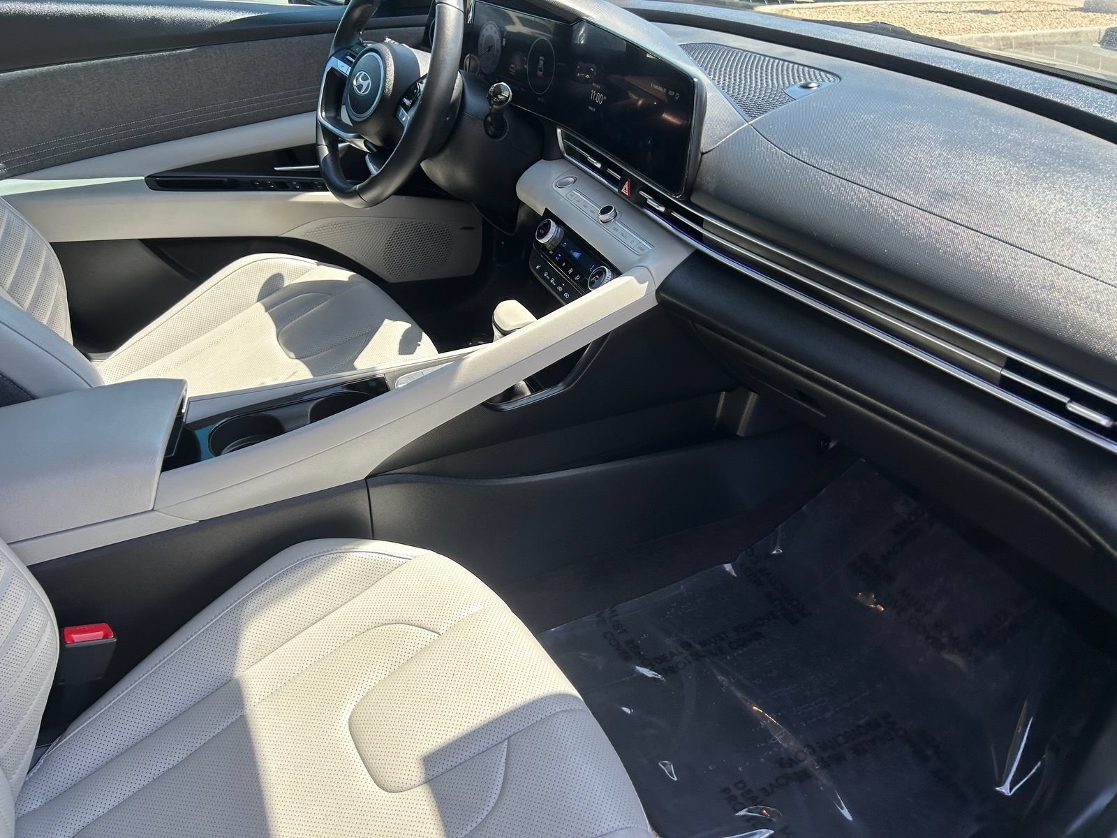 Used 2025 Hyundai Elantra Limited FWD image 14