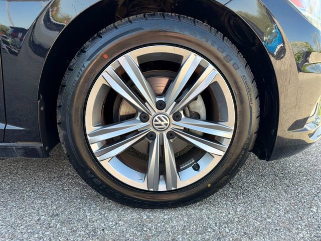 Used 2021 Volkswagen Jetta R-Line w/ R-Line Cold Weather Package FWD image 31