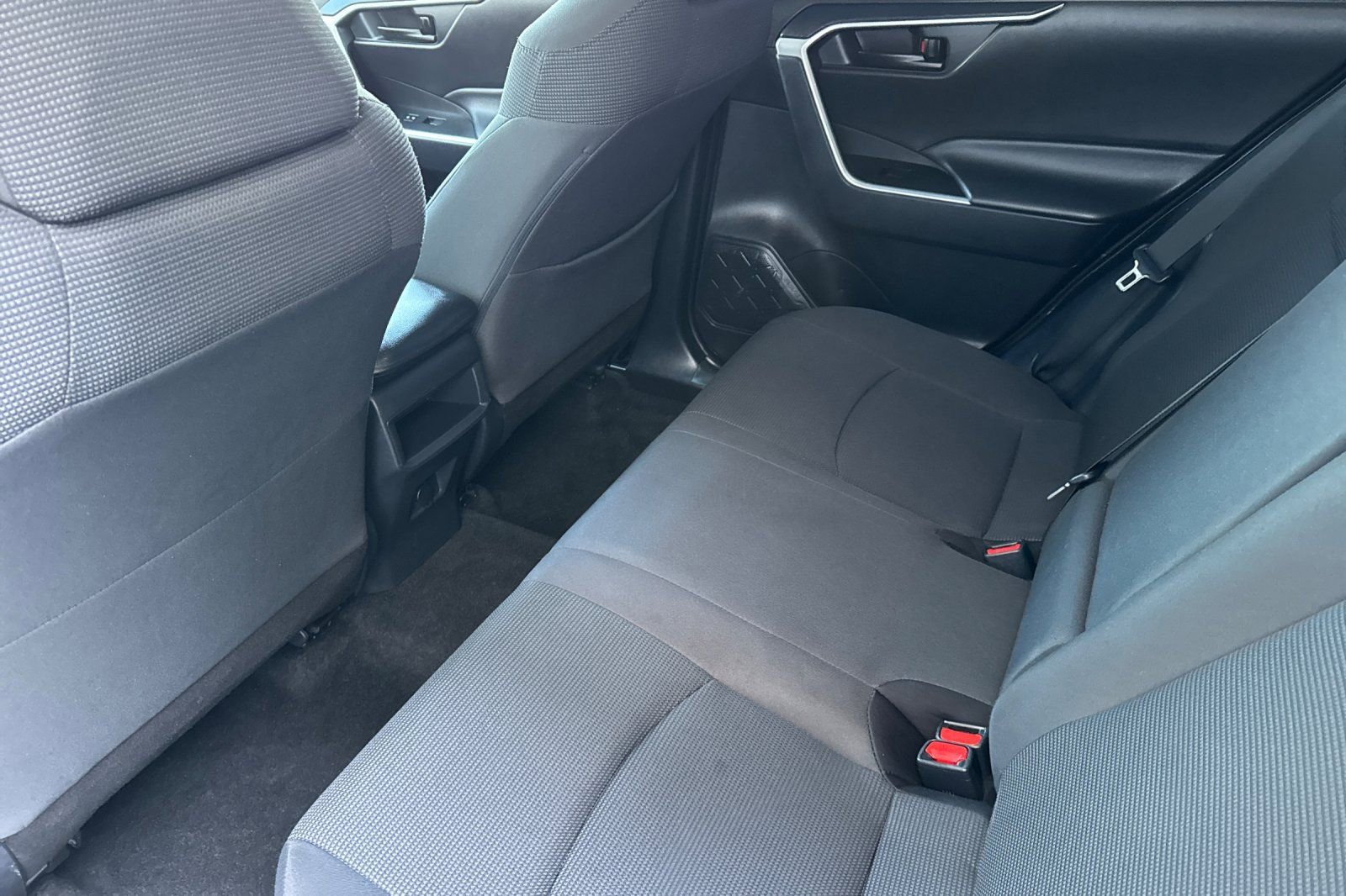 Certified 2020 Toyota RAV4 LE w/ Carpet Mat Package FWD image 12