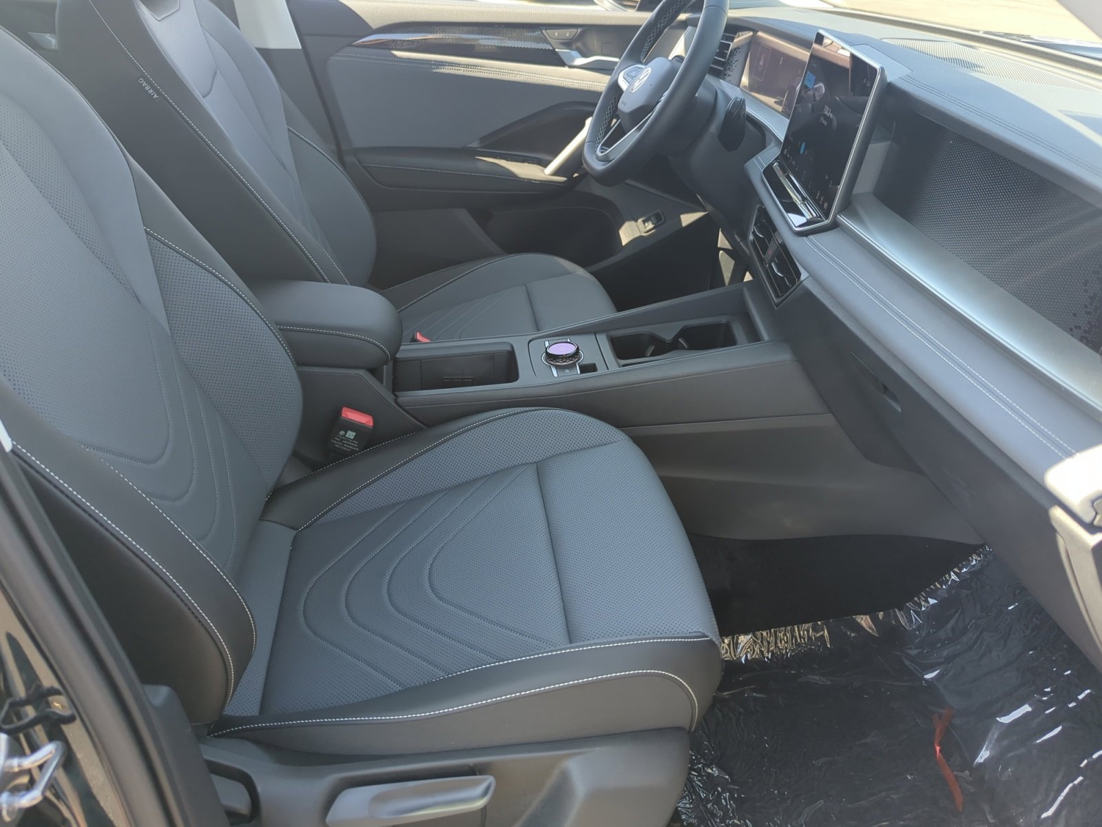 New 2025 Volkswagen Tiguan SE image 18