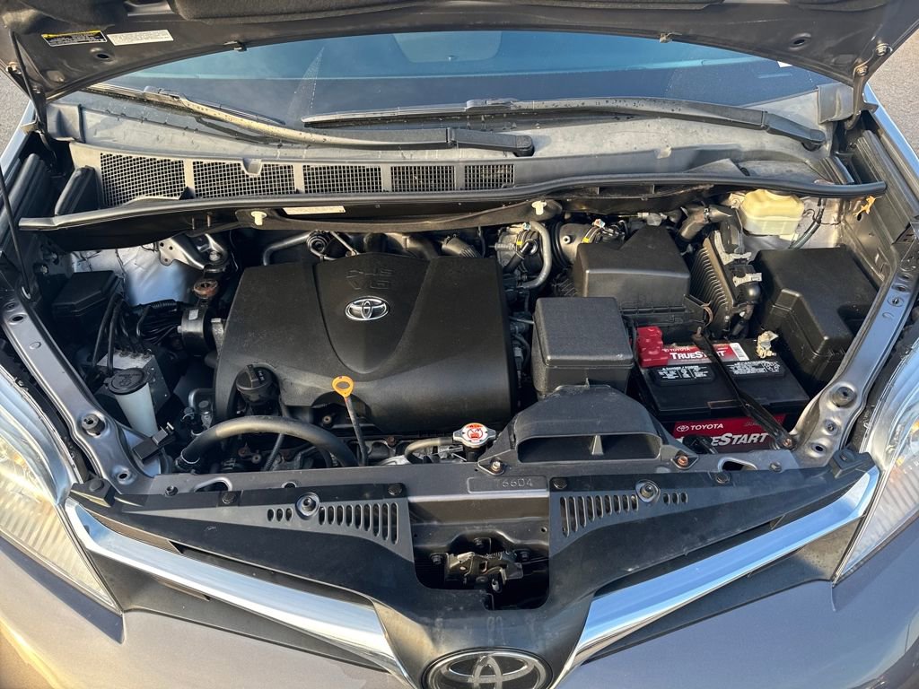 Used 2018 Toyota Sienna LE image 49