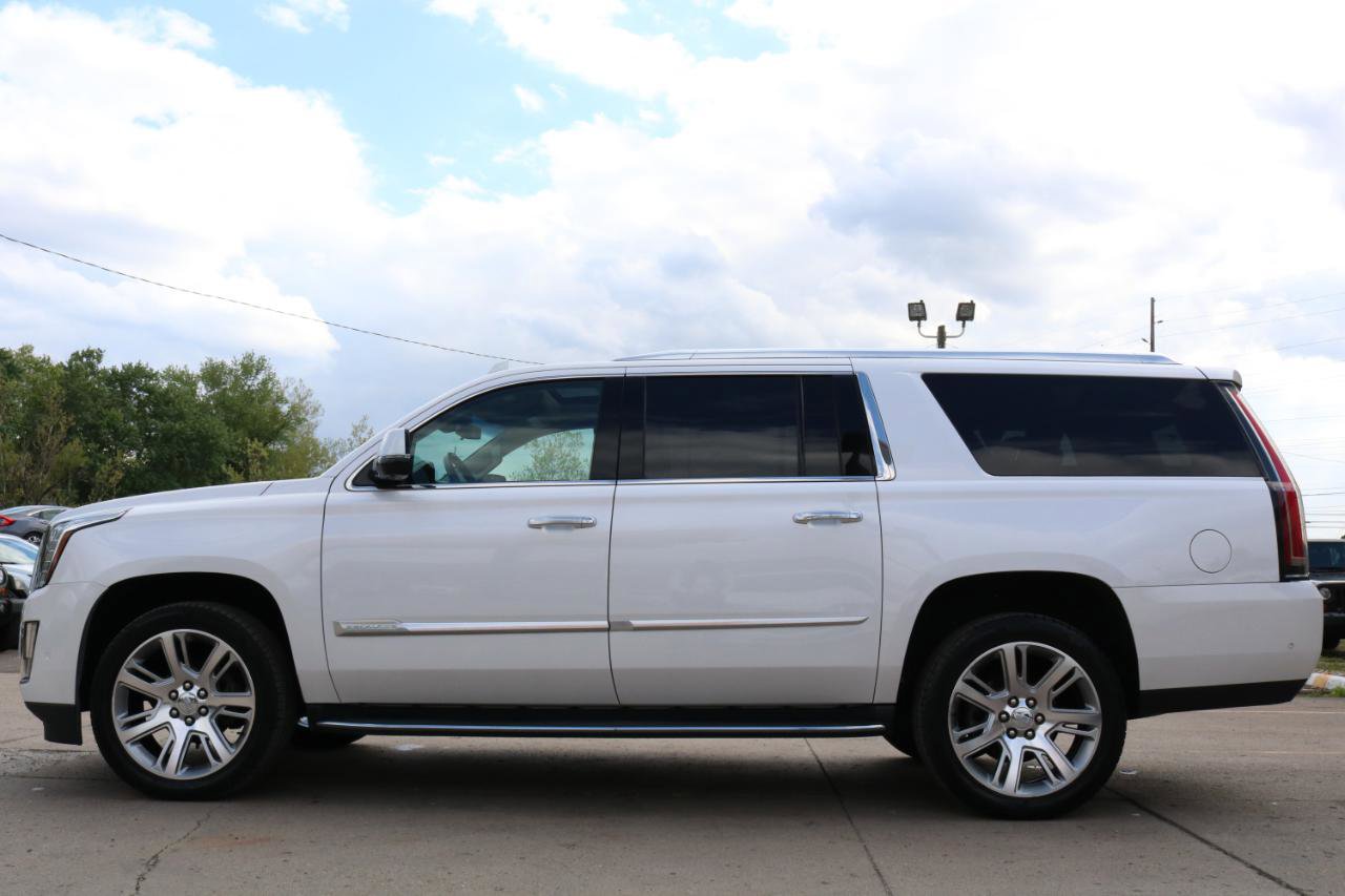 Used 2018 Cadillac Escalade ESV Luxury AWD/4WD image 16
