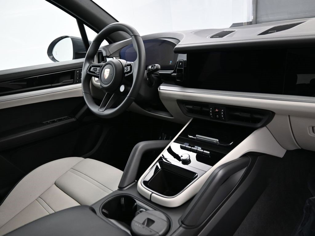 Used 2025 Porsche Cayenne S image 29