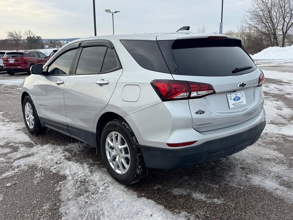 Used 2022 Chevrolet Equinox LS w/ LS Convenience Package image 4