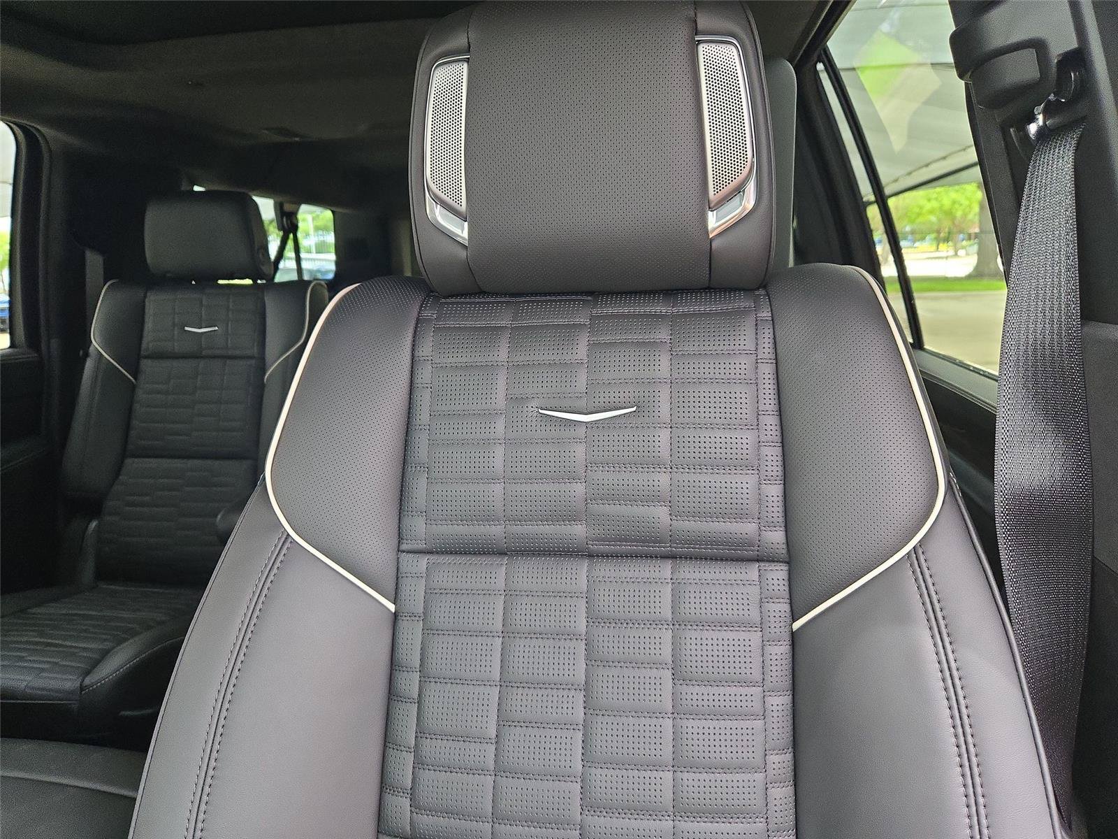 New 2026 Cadillac Escalade ESV Platinum Sport w/ LPO, ONYX Package AWD/4WD image 12