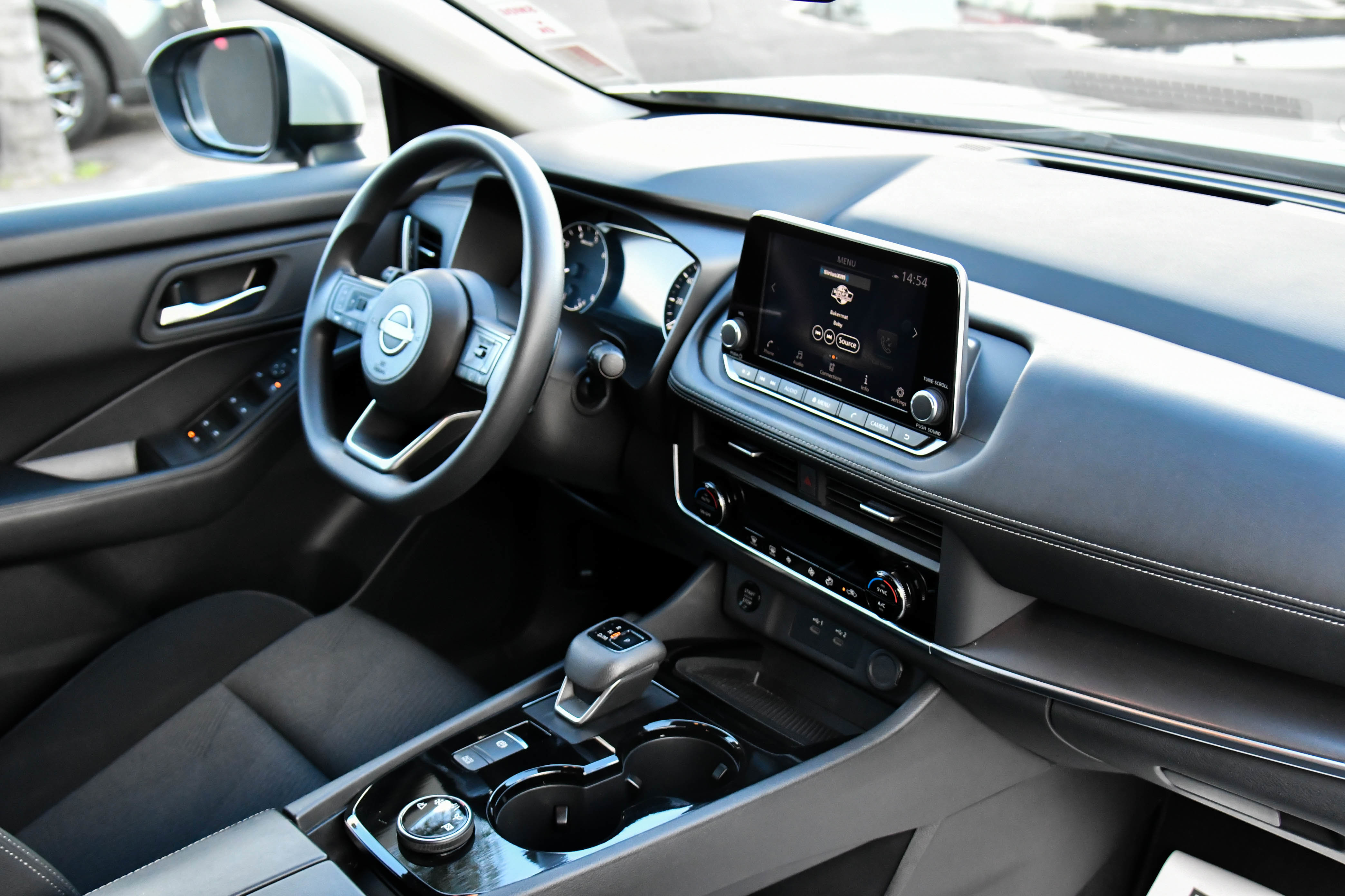 Used 2024 Nissan Rogue SV image 44