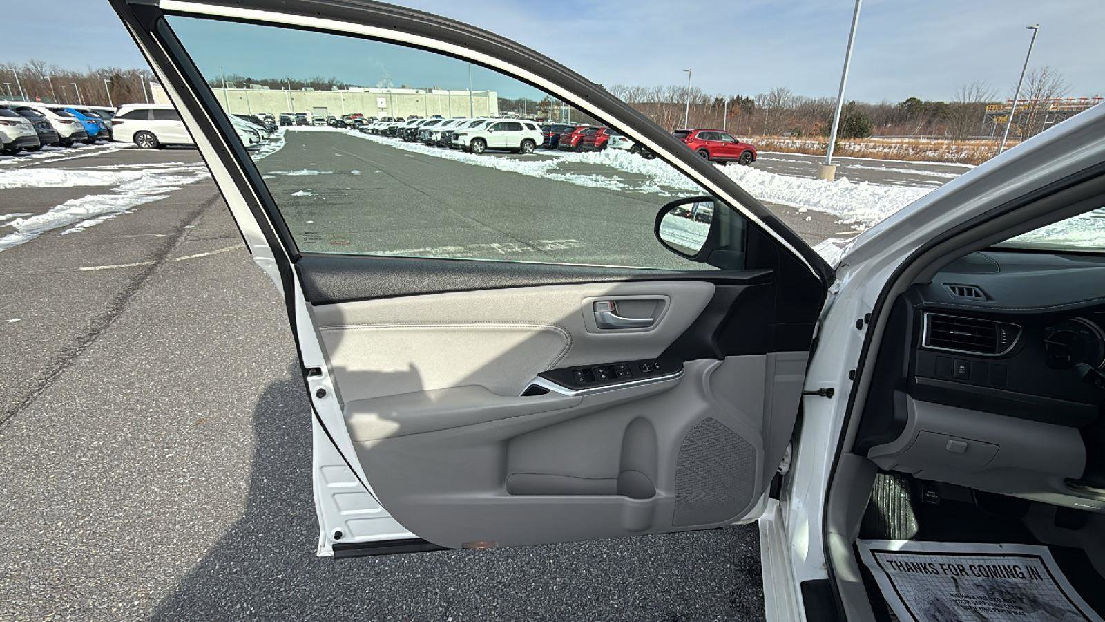 Used 2016 Toyota Camry XLE image 23