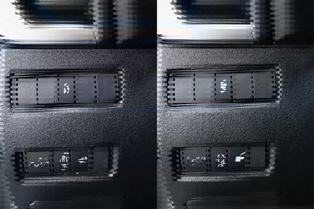 Used 2024 Nissan Rogue SV image 24