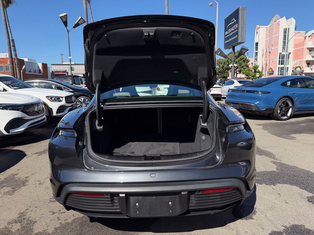 Used 2022 Porsche Taycan RWD image 8