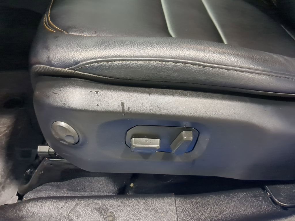 Used 2024 Jeep Wrangler Unlimited Sahara w/ Safety Group image 29