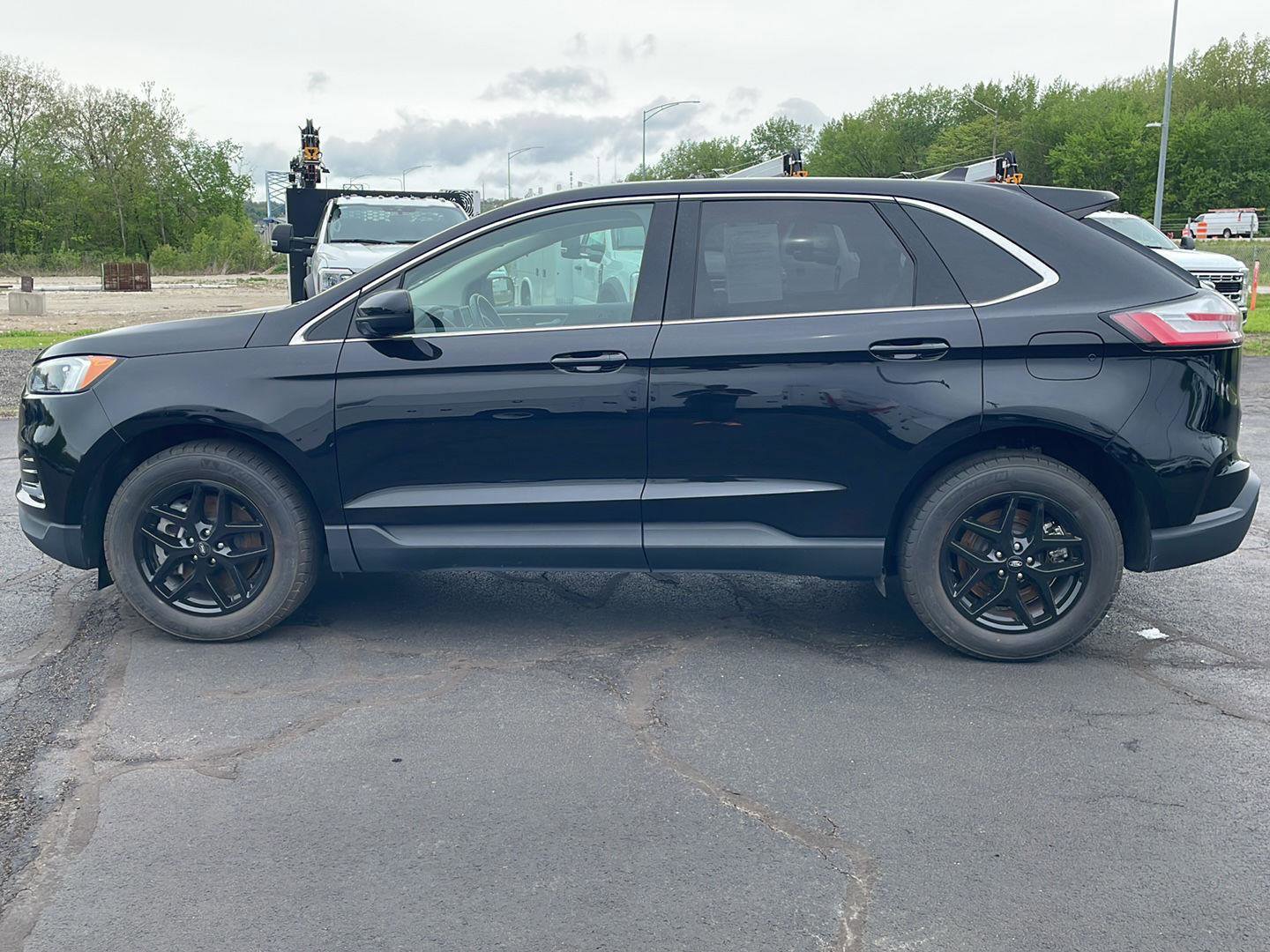Used 2023 Ford Edge SEL w/ Convenience Package AWD/4WD image 2