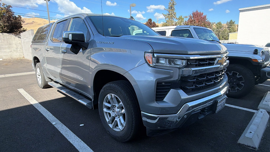 Used 2025 Chevrolet Silverado 1500 LT w/ Safety Package RWD image 1
