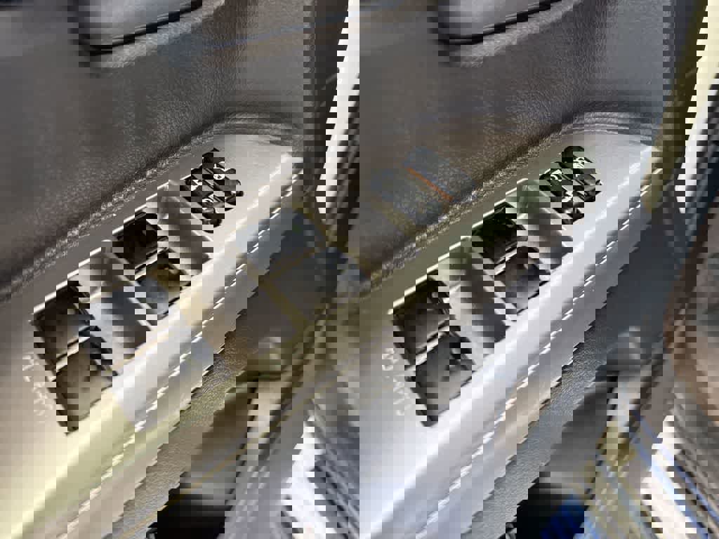 Used 2015 Toyota Land Cruiser image 19