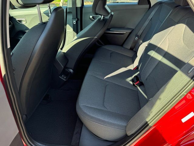 New 2025 Kia K4 LXS image 10
