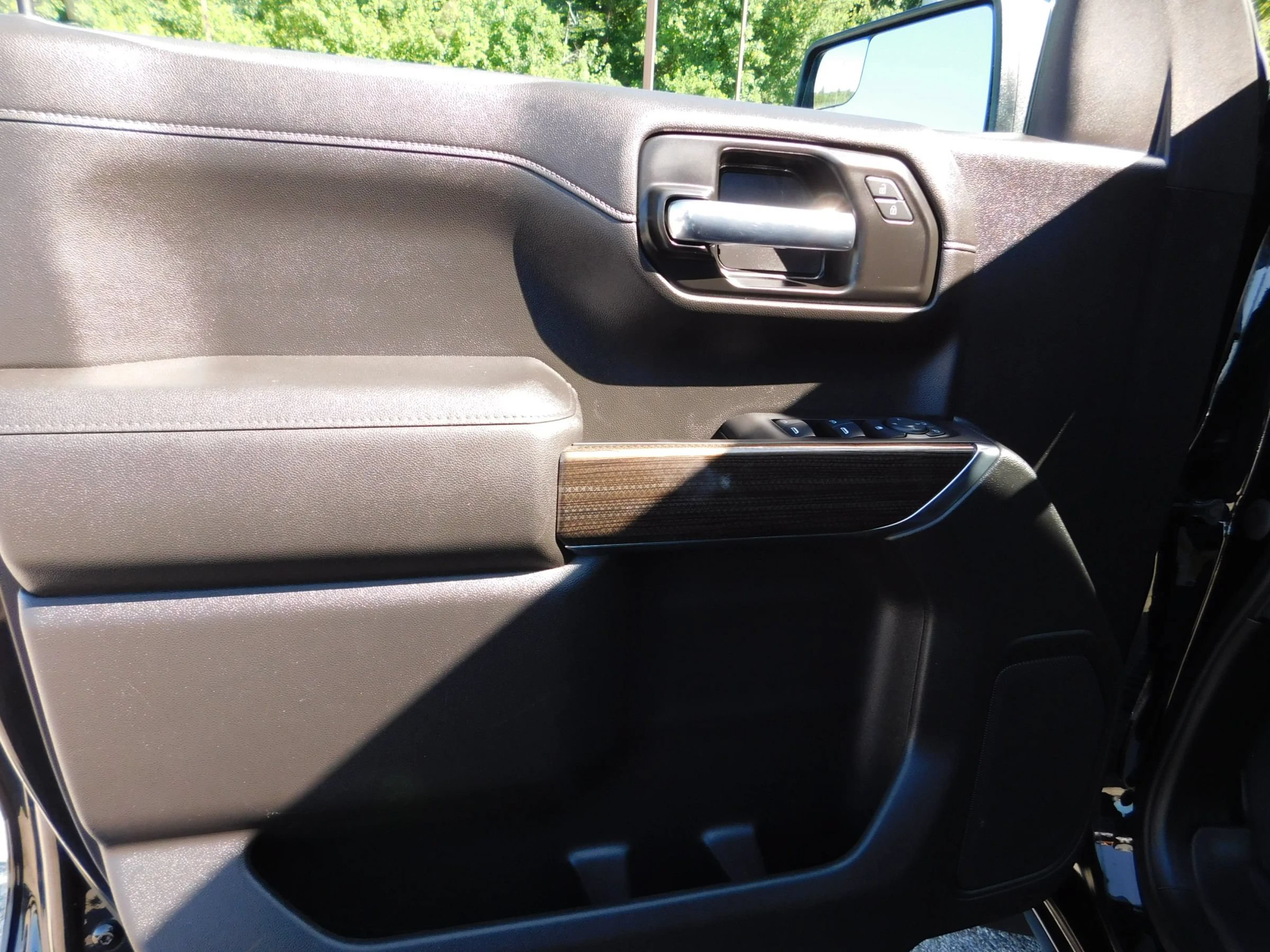 Used 2022 Chevrolet Silverado 1500 LT AWD/4WD image 17
