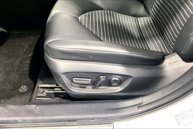 Used 2024 Toyota Camry SE image 19