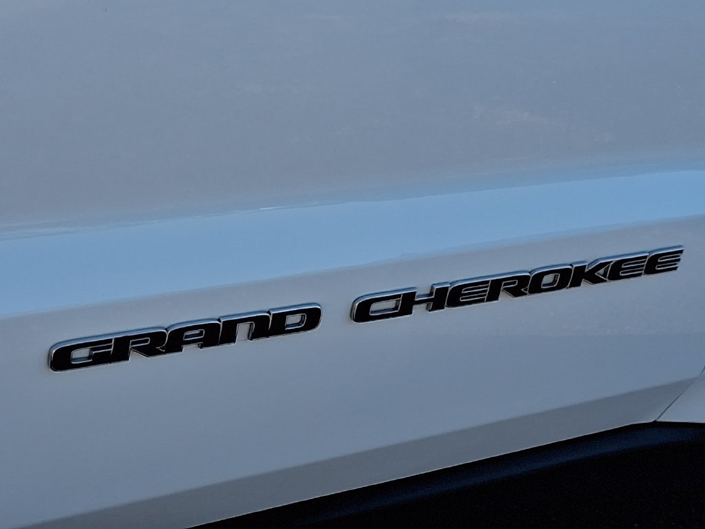 Used 2018 Jeep Grand Cherokee Limited AWD/4WD image 34