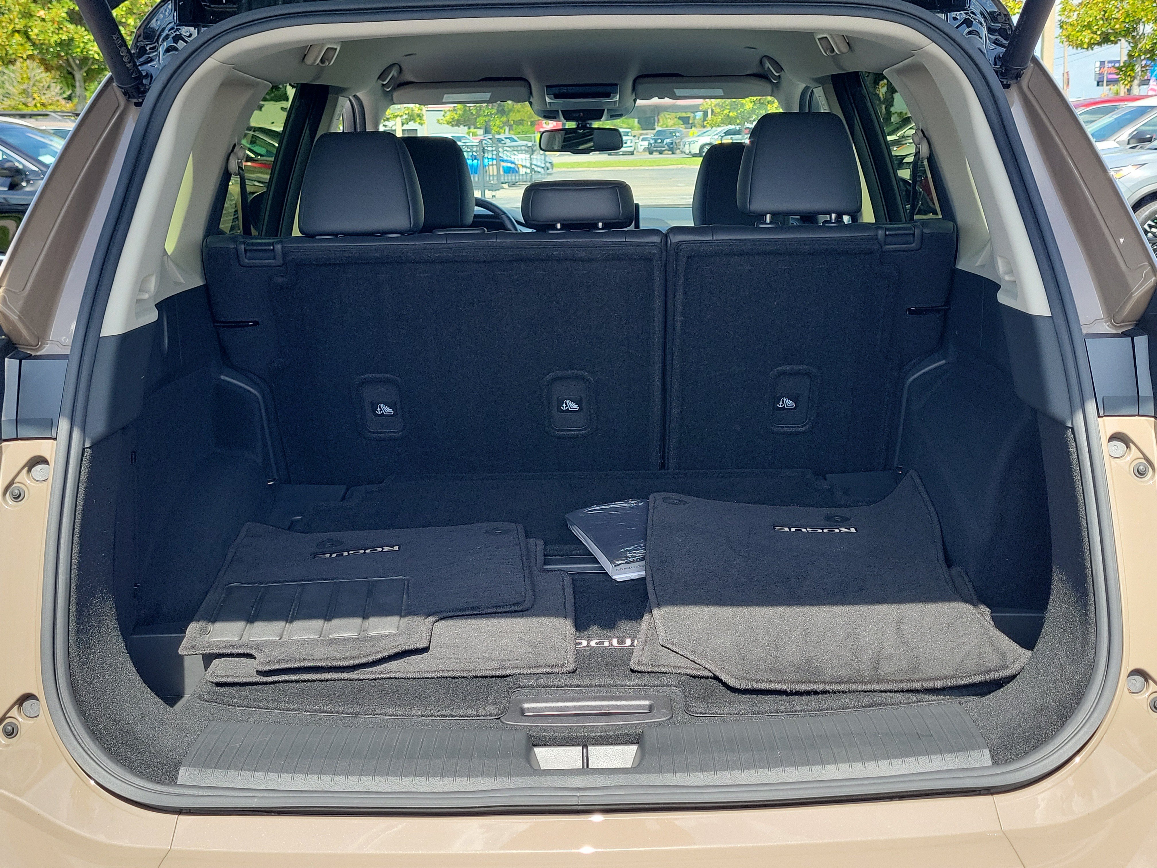 Certified 2025 Nissan Rogue SL FWD image 7