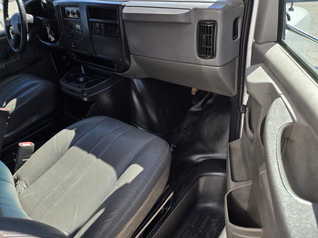 Used 2006 Chevrolet Express 3500 image 8