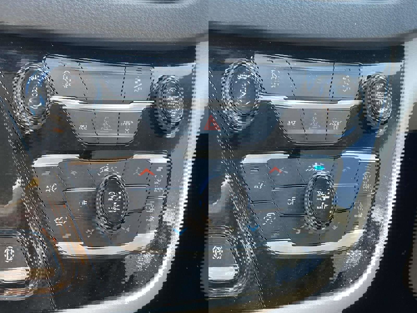 Used 2024 Chrysler Voyager LX image 17