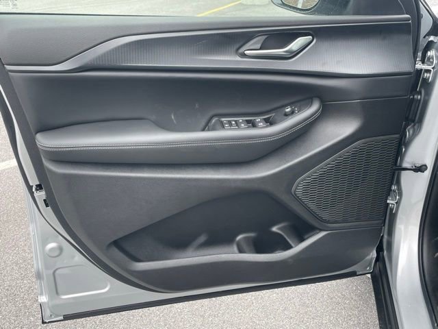 New 2025 Jeep Grand Cherokee L Laredo AWD/4WD image 12