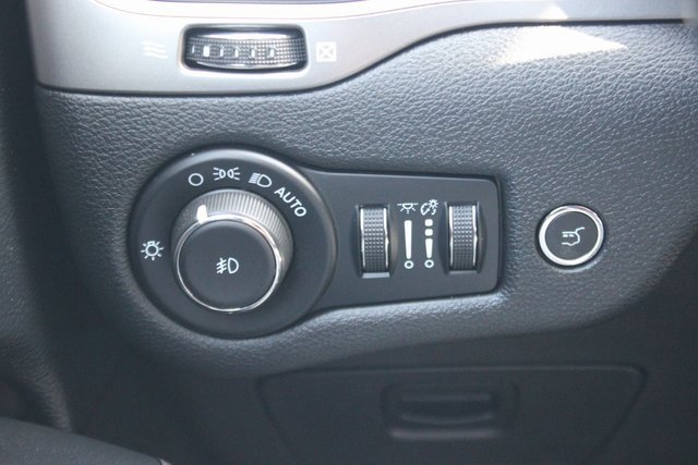 Used 2021 Jeep Cherokee Latitude Lux w/ Sun & Sound Group image 17