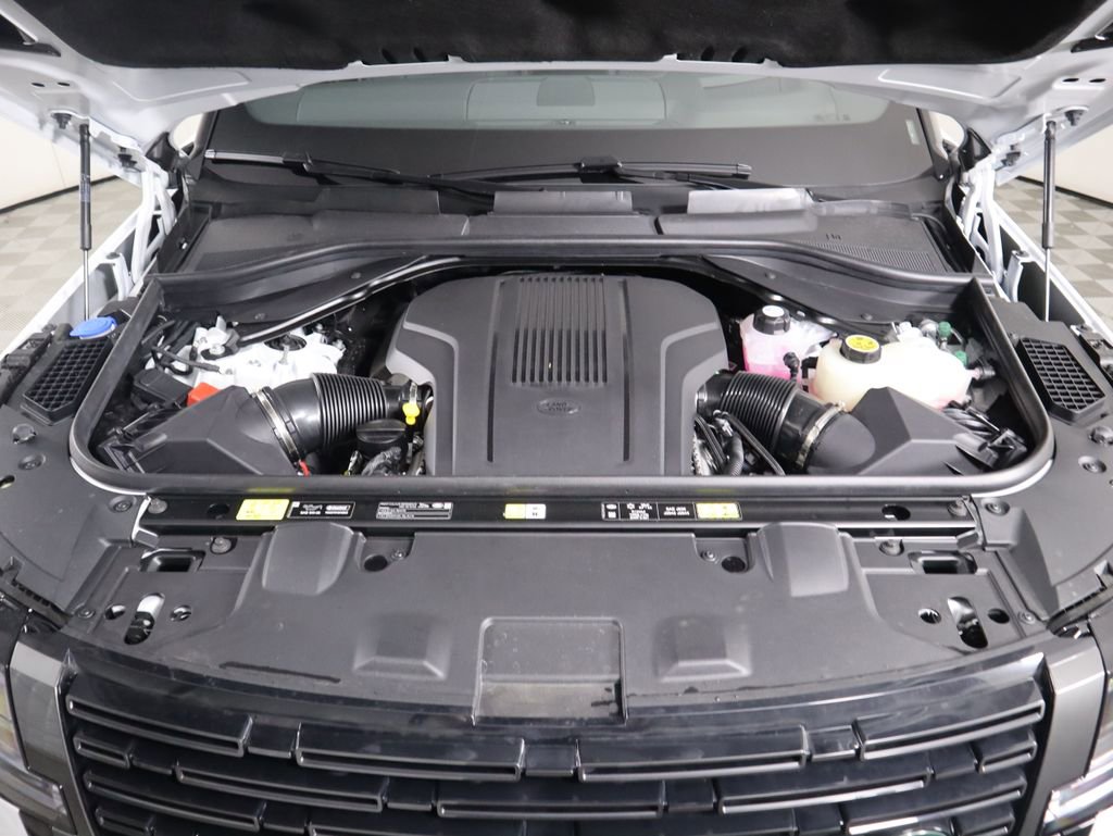 New 2025 Land Rover Range Rover Long Wheelbase SE image 30