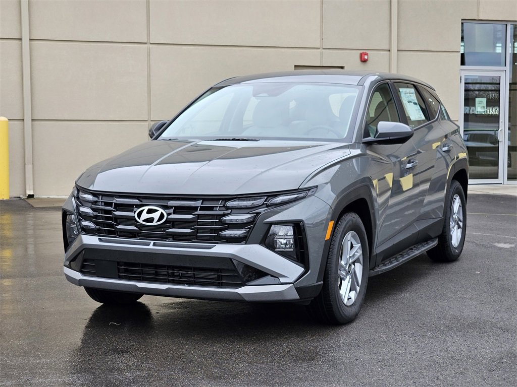Used 2025 Hyundai Tucson SE image 2
