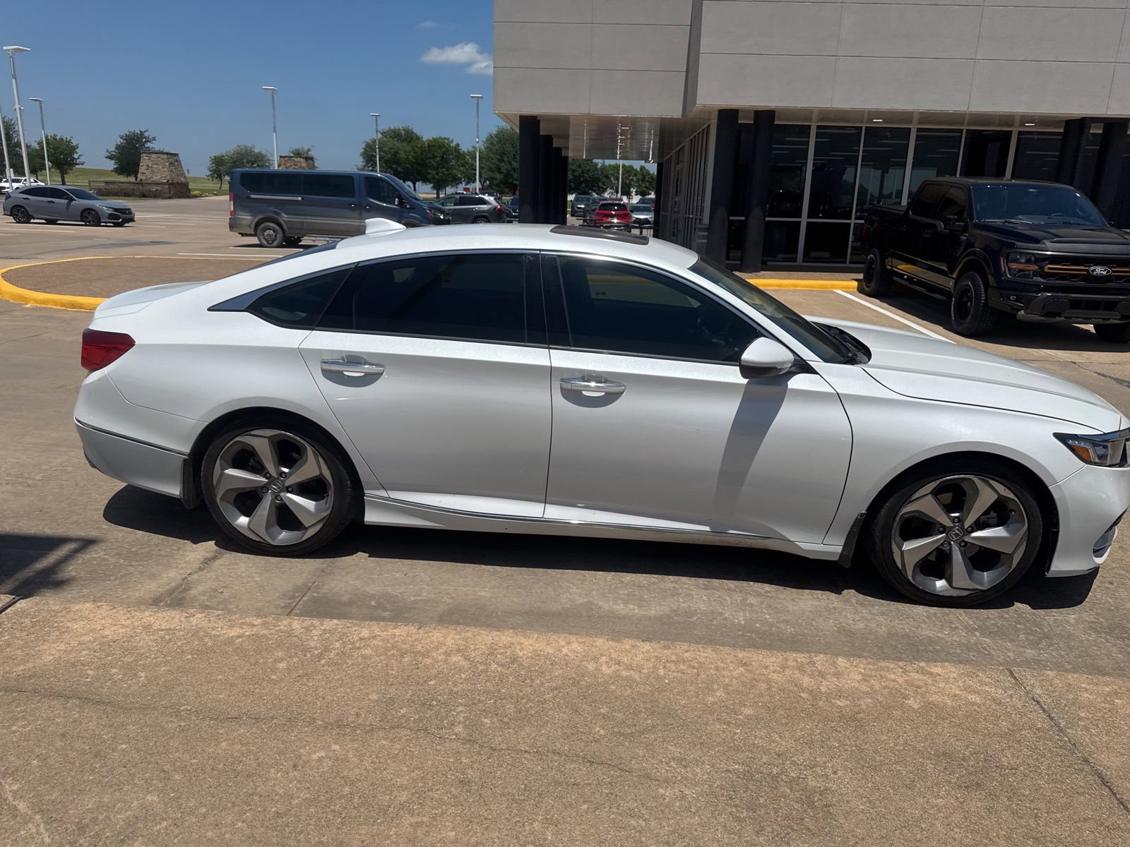 Used 2018 Honda Accord Touring image 7