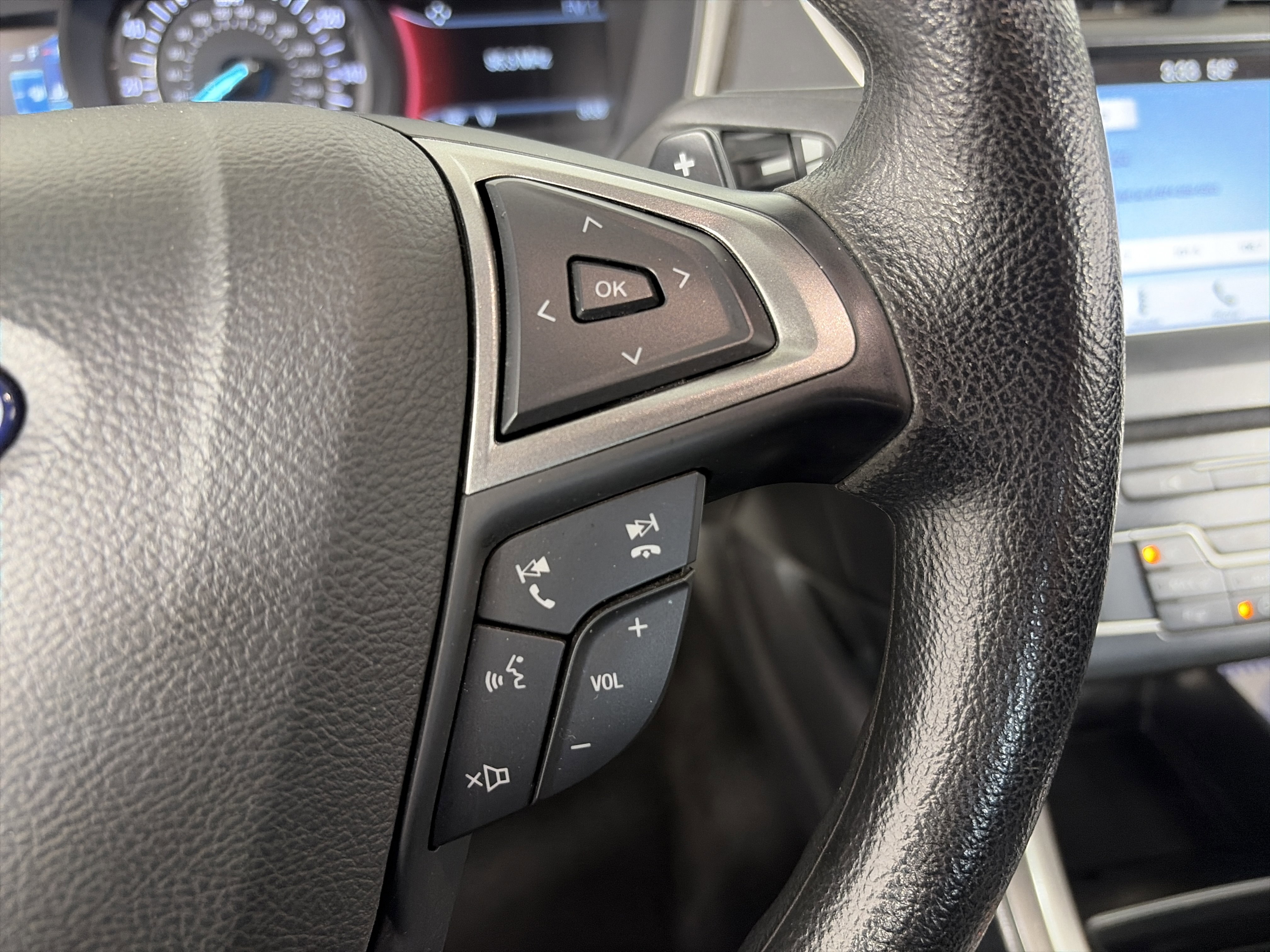 Used 2018 Ford Fusion SE w/ Fusion SE Technology Package FWD image 31