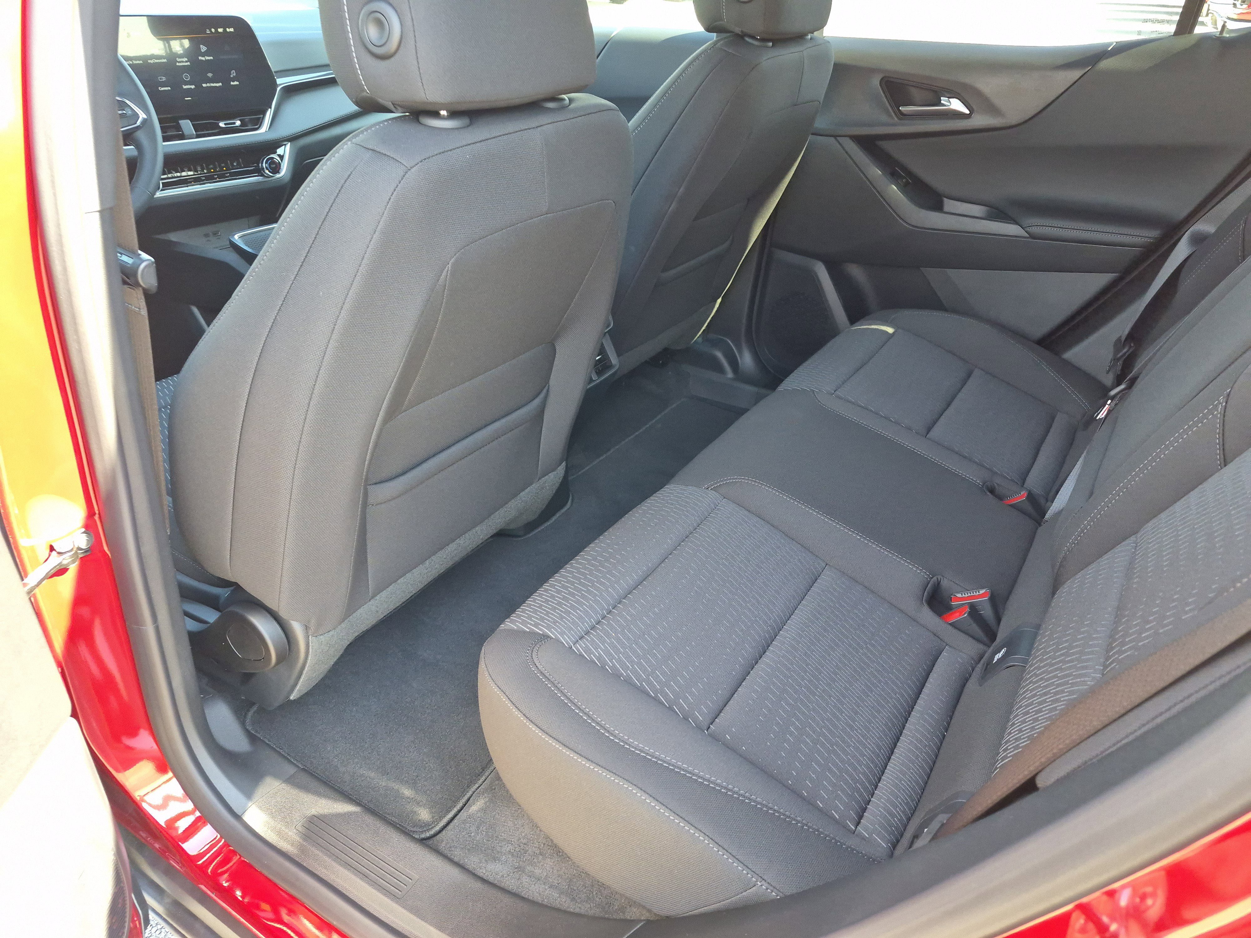 New 2026 Chevrolet Equinox LT w/ Safety and Technology Package FWD image 7