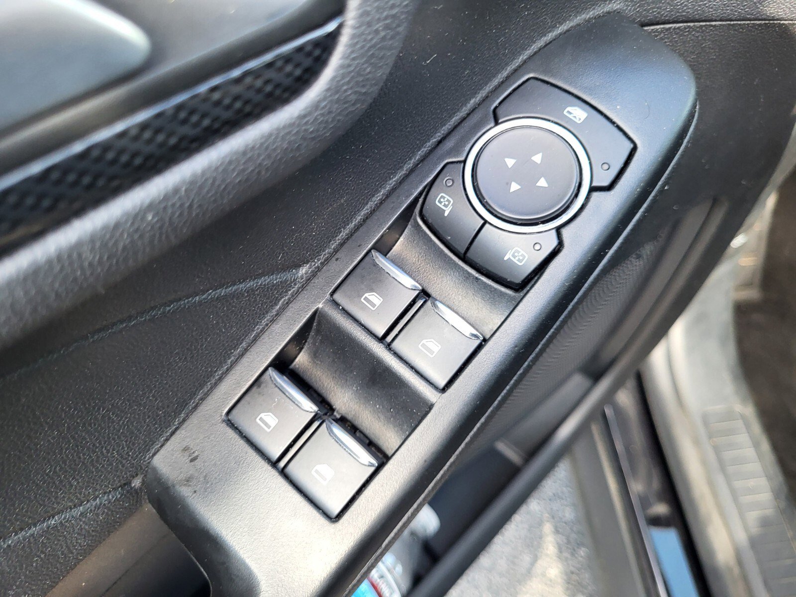 Used 2025 Ford Escape ST-Line FWD image 18