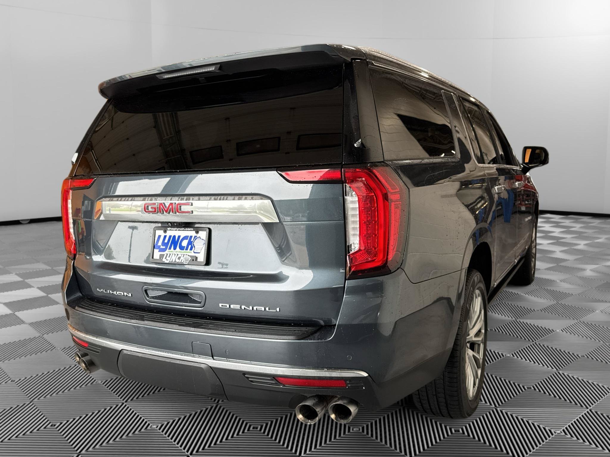 Used 2021 GMC Yukon XL Denali w/ Denali Premium Package AWD/4WD image 5